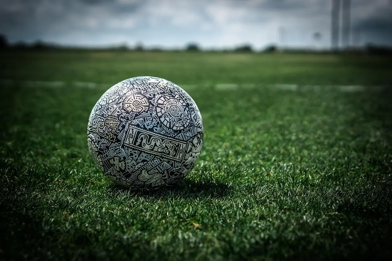 Segunda División runde 8: røde kort, VAR-indgreb og sene afgørelser – hele runden samlet hos fodboldispanien.dk