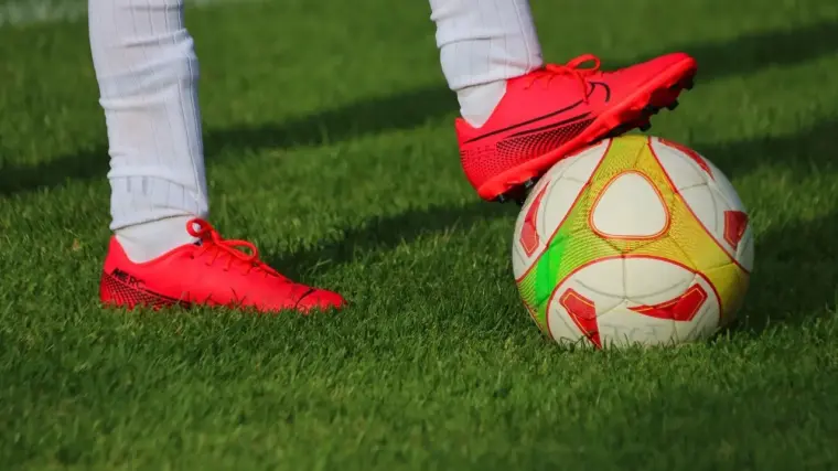 Dramatik i tillægstiden og tre selvmål: En tæt afviklet runde 24 i Primera División RFEF – Group 1