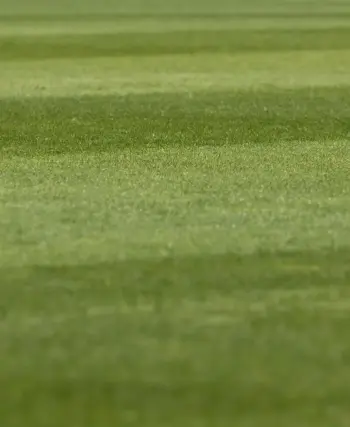 Dramatik, sene scoringer og røde kort: Overblik over Primera Federación – Grupo 2, runde 26