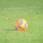 Runde 21 i Primera Federación, Gruppe 1: sene udligninger, straffespark og røde kort prægede en intens weekend