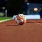 Runde 29 i Primera División RFEF – Gruppe 2: Smalle sejre, rødt drama og klare udladninger