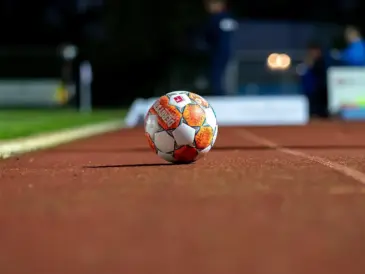 Primera Federación Gruppe 1 – runde 29: Små marginaler, straffespark og røde kort prægede en uhyre tæt runde