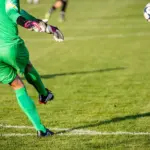 Små marginaler, sene afgørelser og tre røde kort: Rundedækning af Primera Federación – Gruppe 2, runde 16