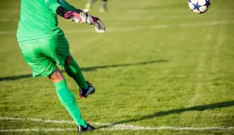 Runde 16 i Primera División RFEF – Gruppe 1: stærke udesejre, sene scoringer og røde kort i en intens spillerunde