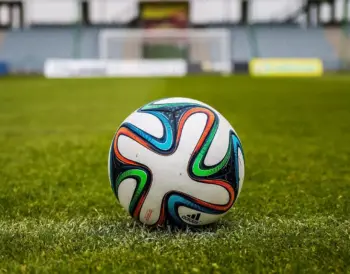 Runde 18 i Primera Federación – Gruppe 2: mål, udvisninger og tætte opgør over hele linjen