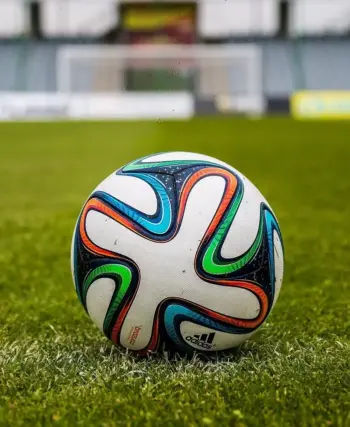 Runde 18 i Primera Federación – Gruppe 2: mål, udvisninger og tætte opgør over hele linjen