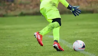 Runde 24 i Primera Federación – Gruppe 2: sene scoringer, tidlige udvisninger og marginale afgørelser