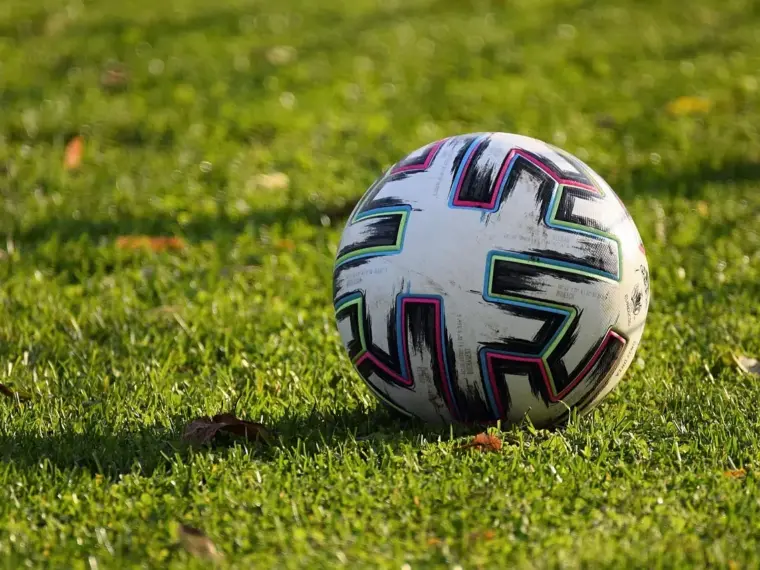 Runde 25 i Segunda División: klare udsving, sene afgørelser og masser af disciplinære noter