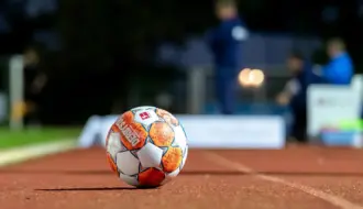 Runde 29 i Primera División RFEF – Gruppe 2: Smalle sejre, rødt drama og klare udladninger