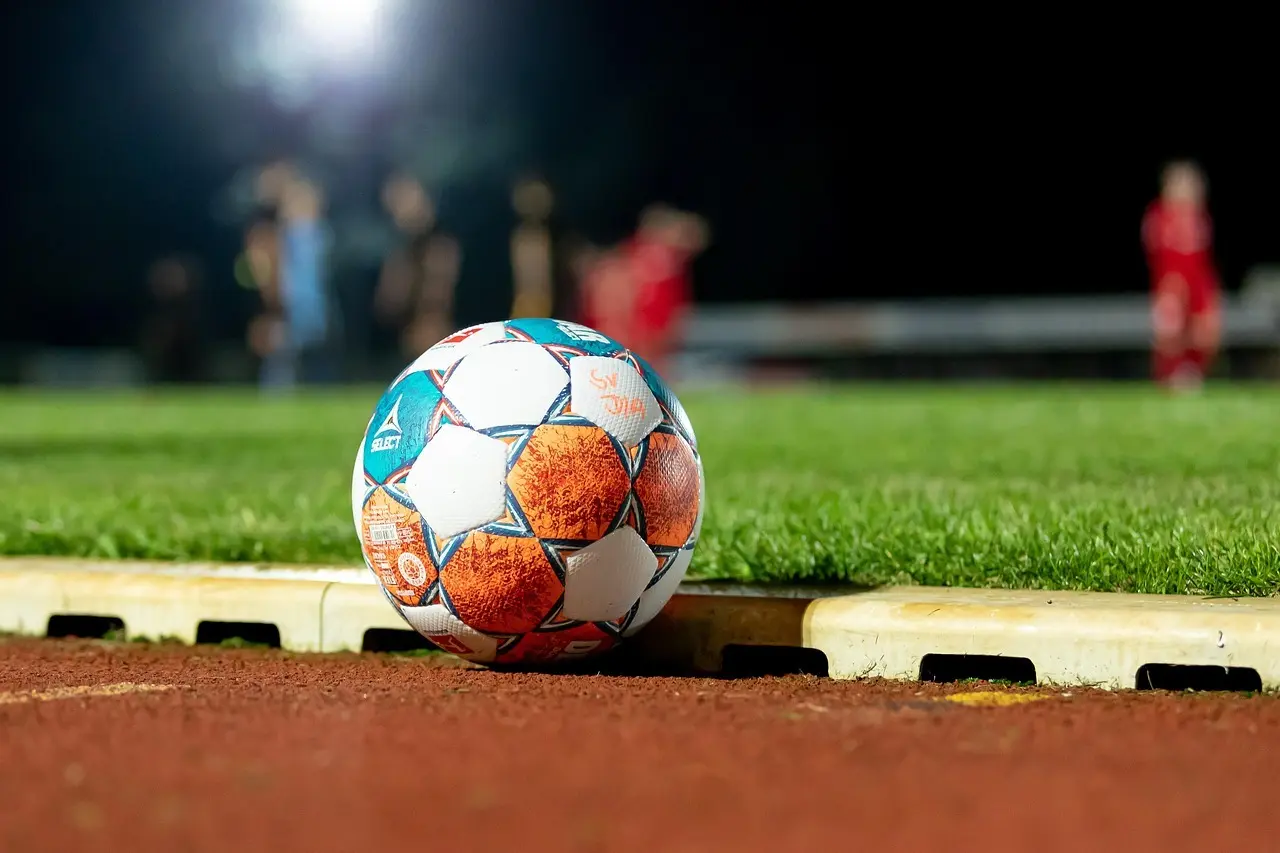 Runde 4 i Primera Federación Gruppe 2: sene udligninger, straffespark og røde kort i en tæt weekend