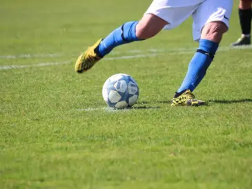 Segunda División runde 21: Sene scoringer, VAR-afgørelser og straffespark prægede en tæt runde