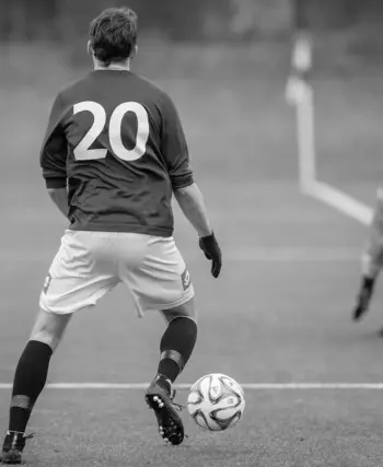 Segunda División runde 27: sene udligninger, stramme 1-0-sejre og røde kort i en tæt runde