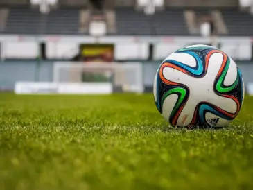 Smalle sejre, målfest i Ourense og tre målløse opgør – runde 23 i Primera División RFEF Group 1