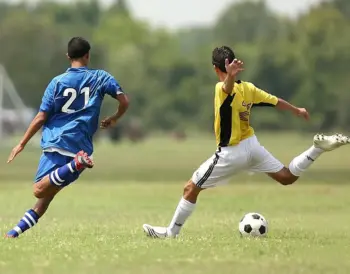 Store sejre, sene udligninger og VAR-drama: Hele runde 22 i Primera Federación – Gruppe 1