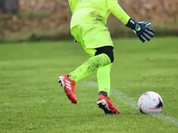 Stramme margins, sene afgørelser og sikre hjemmesejre: Runde 20 i Primera Federación – Gruppe 1 samlet på fodboldispanien.dk