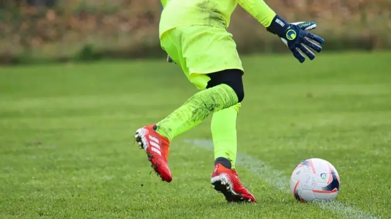 Stramme margins, sene afgørelser og sikre hjemmesejre: Runde 20 i Primera Federación – Gruppe 1 samlet på fodboldispanien.dk