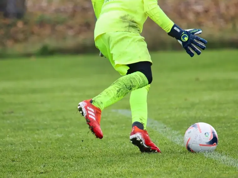 Stramme margins, sene afgørelser og sikre hjemmesejre: Runde 20 i Primera Federación – Gruppe 1 samlet på fodboldispanien.dk