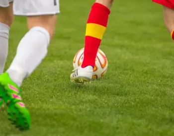 Tætte opgør, store sejre og sene afgørelser: Runde 18 i Primera Federación – Gruppe 1