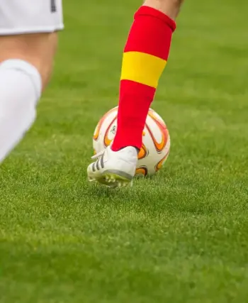 Tætte opgør, store sejre og sene afgørelser: Runde 18 i Primera Federación – Gruppe 1