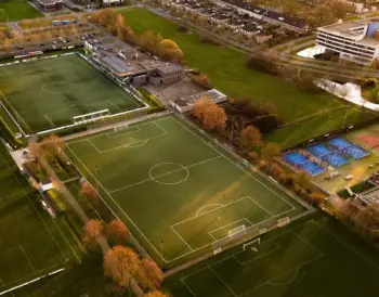 Vrid på resultattavlen: Målrige afklapsninger, sene udlignere og en udvisning i runde 25